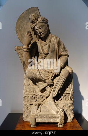 Bodhisattva Avalokitesvara, Sitzen in Meditation Pose, Gandhara, C. 3. Jahrhundert AD, grau Schiefer - Matsuoka Stockfoto