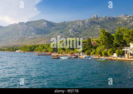 Podstrana, unter dem Berg Velebit Stockfoto