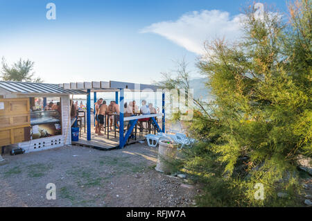 Podstrana, unter dem Berg Velebit Stockfoto