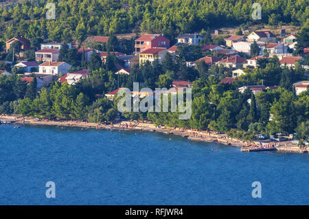 Podstrana, unter dem Berg Velebit Stockfoto