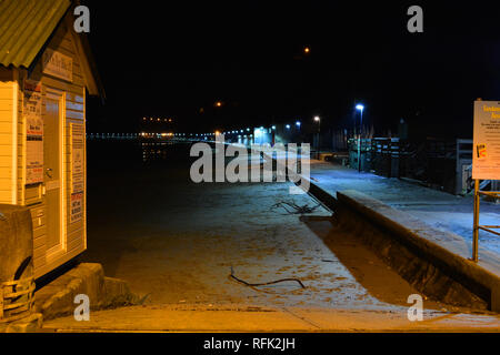 Der Strand suche schäbig Nach einem Sturm die Sandown Bay auf der Isle of Wight, Großbritannien Hits. Stockfoto