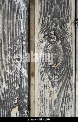 Wand bedeckte im alten Holz Latten oder Panels Stockfoto