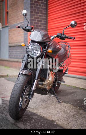 Moto Morini Scrambler 1200 im städtischen Straßen Stockfoto