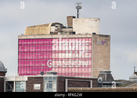 Die Leute machen Glasgow Zeichen auf der ehemaligen Stadt Glasgow College Gebäude, Glasgow, Schottland, Großbritannien Stockfoto