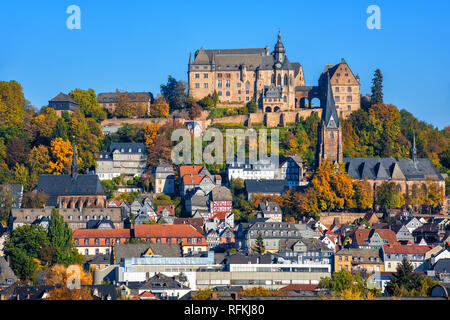 Ebsdorfergrund historische Altstadt mit Schloss Landgrafenschloss, St. Elisabeth Kirche und mittelalterlichen Bunte Fachwerkhäuser, Deutschland Stockfoto