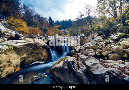 Zara Stream am Eingang des Horma Canyon. Es befindet sich im Küre-Mountains-Nationalpark, Kastamonu, Türkei Stockfoto