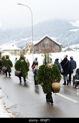 Silvesterklaus ist eine maskierte Person die Teilnahme an Saint Sylvester Tag feste in Appenzell, Schweiz, und so einen Beitrag zur Erhaltung der Ch Stockfoto