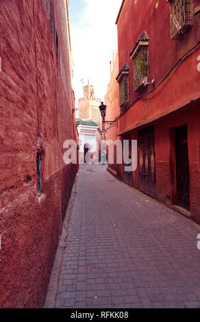 Szene einer traditionellen kleinen Straße von Marrakesch/Marrakesch, Marokko. Stockfoto