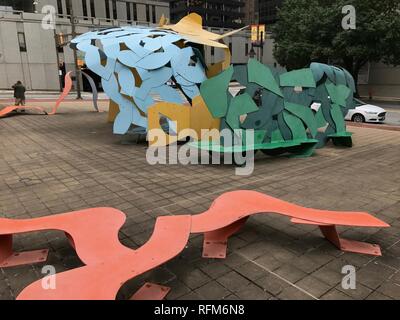 Baltimore Bund (1978, George Sugarman), E.A. Garmatz Federal Building, 101 W. Lombard Street, Baltimore, MD 21201 (34608585944). Stockfoto