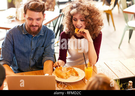 Paar Frühstück im Restaurant Stockfoto