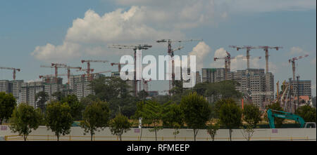 Aufbau einer riesigen neuen Apartmentkomplex, Singapur Stockfoto