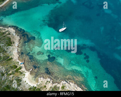 Umgebung auf La Maddalena von der Drohne Stockfoto