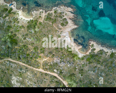 Umgebung auf La Maddalena von der Drohne Stockfoto