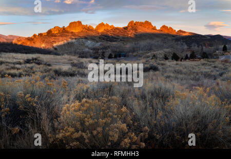 Sunrise leuchten auf der hogbacks von Devils Backbone in Loveland Colorado Stockfoto