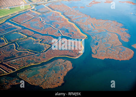 Luftaufnahme aus einem Flugzeug auf der venezianischen Lagune, Laguna di Venezia Stockfoto