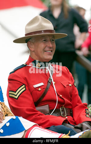 Kanadische Mountie der Royal Canadian Mounted Police in Calgary Stampede Show, Calgary, Alberta, Kanada Stockfoto