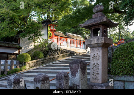 Treppen zu Inari Schrein in Fushimi ward in Kyoto, Japan Stockfoto