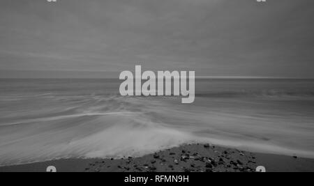 Bei Ebbe am frühen Abend Seascape, Climping Beach in der Nähe von Petworth, West Sussex, Großbritannien Stockfoto