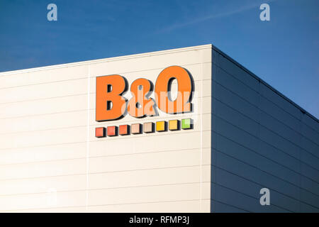 B&Q zu speichern. Zeichen außerhalb eines B&Q shop in Stevenage, Großbritannien Stockfoto