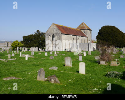 Die Anglikanische Kirche von St Mary's Portchester, auf dem Gelände des Portchester Castle, Hampshire, England Stockfoto