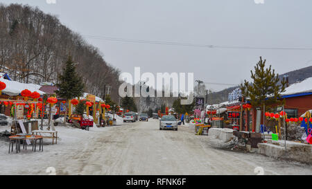 Harbin, China - Feb 23, 2018. Snow Village in Harbin, China. Harbin, die renommierte Eis Stadt, liegt im Süden der Provinz Heilongjiang. Stockfoto