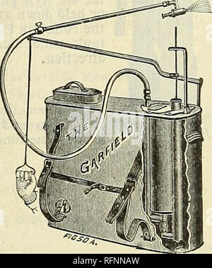 . Die Geo. A. Weaver's Co jährlichen Katalog der Samen. Blumen Samen Samen Kataloge Kataloge; Gemüse; Früchte; landwirtschaftliche Arbeitsgeräte Kataloge Kataloge; kommerzielle Kataloge Rhode Island Newport; Blumen; Gemüse; Früchte; Landwirtschaftliche Geräte; kommerzielle Kataloge. Die Starjdard Paris Green Duster. Die Standard Paris Green Duster ist vor allem für das Abstauben von Kartoffel * DIE STANDARD PARIS GREEN DUSTER angepasst. Elektrische Insekt Exterrninator. (Patent beantragt.) Stellen Sie das Pulver in der Maschine durch die Öffnung auf der Seite. Die Griffe, wenn das Pulver ist Entladen durch die Kraft des a Stockfoto