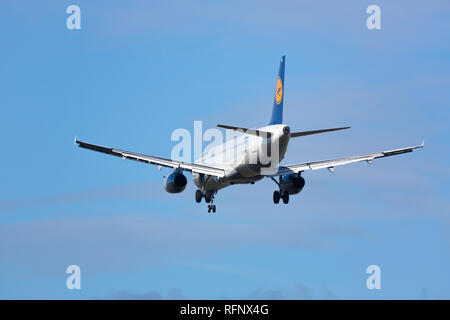 Deutschland, Frankfurt - September 06, 2015: Airbus A 321-131, DD-AIRS der Lufthansa fallen am Flughafen Frankfurt Stockfoto