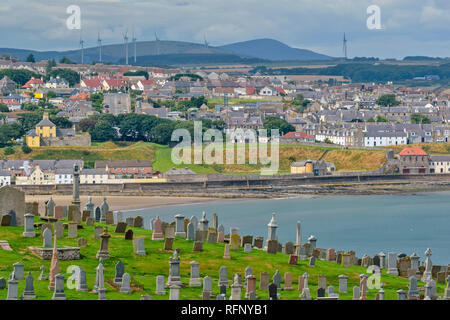 MACDUFF BANFSHIRE SCHOTTLAND BLICK ÜBER DOUNE KIRCHE Friedhof oder Friedhof in Richtung Banff Stockfoto