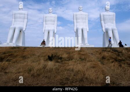 Skulpturen am Strand bin ennesket ved havet' 9 Meter hoch, Esbjerg, Jütland, Dänemark Stockfoto