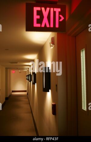 Hotel Flur, Notausgang Schild, Miami, Florida, USA Stockfoto