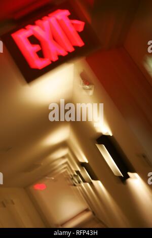 Hotel Flur, Notausgang Schild, Miami, Florida, USA Stockfoto