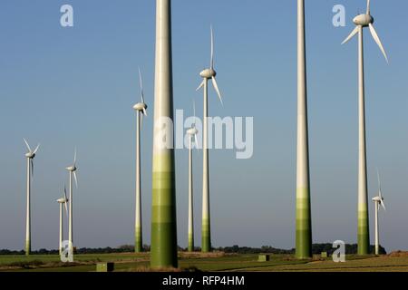 Windkraftanlagen Windkraftanlagen in der Nähe von Soest, Nordrhein-Westfalen, Deutschland Stockfoto