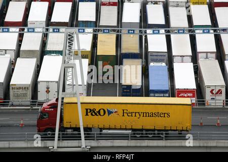 Geparkten Lkw, Fährhafen Dover, Großbritannien Stockfoto