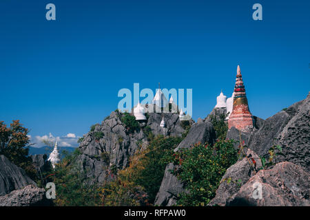 Wat Chaloemphrakiat in Thailand. Schöne Tempel ohne Touristen. Verstecktes Juwel in Thailand. Stockfoto