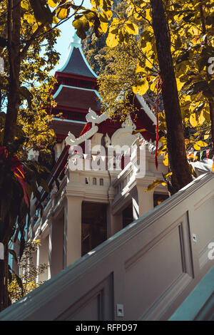 Wat Chaloemphrakiat in Thailand. Schöne Tempel ohne Touristen. Verstecktes Juwel in Thailand. Stockfoto