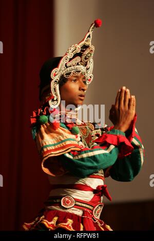 LKA, Sri Lanka, Kandy: Kohomba Tanz, Kandy Dance. Traditionelle Tanz beten den Gott Kohomba zu. Tanz Performance für Stockfoto