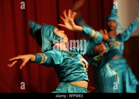 LKA, Sri Lanka, Kandy: Kohomba Tanz, Kandy Dance. Traditionelle Tanz beten den Gott Kohomba zu. Tanz Performance für Stockfoto