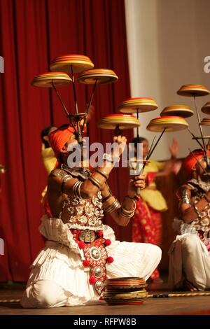 LKA, Sri Lanka, Kandy: Kohomba Tanz, Kandy Dance. Traditionelle Tanz beten den Gott Kohomba zu. Tanz Performance für Stockfoto