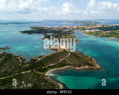 Umgebung auf La Maddalena von der Drohne Stockfoto
