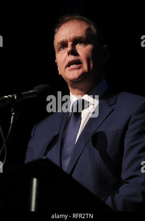 Minister für Bildung der Republik Irland Joe McHugh bei "Jenseits der Brexit - Die Zukunft von Irland" ein Ereignis auf die Antwort des Nationalismus zu Brexit an der Waterfront Hall in Belfast. Stockfoto