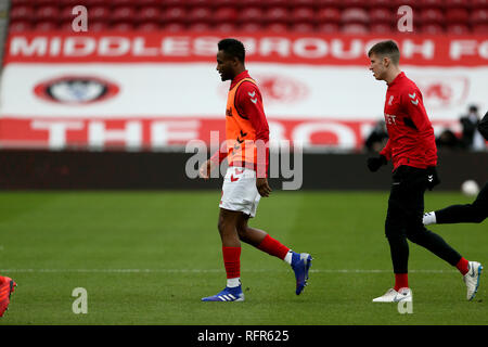 Middlesbrough ist John Obi Mikel Aufwärmen vor der FA Cup in die vierte Runde im Riverside Stadium, Middlesbrough. Stockfoto