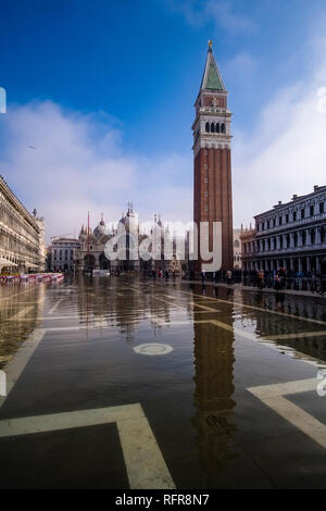 San Marco Platz, Piazza San Marco, während der Acqua Alta überflutet Stockfoto