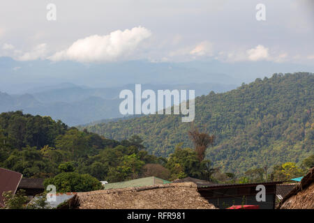 Bergdorf auf die Berge in Thailand. Stockfoto