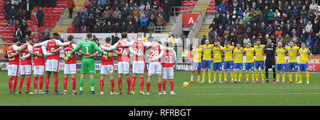 Spieler aus beiden Teams beobachten der Schweigeminute für Emiliano Sala und David Ibbotson vor dem FA Cup in die vierte Runde am AESSEAL New York Stadium, Rotherham. Stockfoto