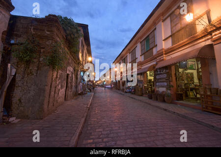 Historische gepflasterten Calle Crisologo, Vigan, Ilocos Sur, Philippinen Stockfoto