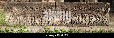 Bas-Relief an Pre Rup Tempel am Morgen Zeit. Siem Reap. Kambodscha. Panorama Stockfoto