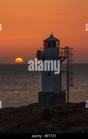 Rubha Cadail Leuchtturm, Rhue, Ullapool bei Sonnenuntergang Stockfoto