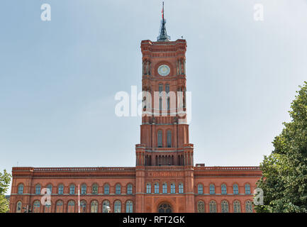 Das Rote Rathaus oder Rotes Rathaus in Berlin, Deutschland. Stockfoto