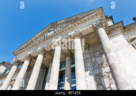 Detailansicht des berühmten Reichstag, Sitz des deutschen Parlaments. Berlin Mitte, Deutschland. Stockfoto