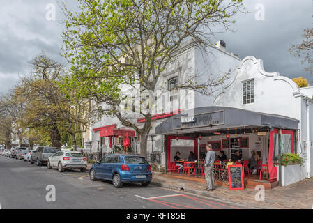 Stellenbosch, Südafrika, 16. AUGUST 2018: Church Street in Stellenbosch. Die coopmanhuijs Hotel, Helenas Restaurant, Helenas Restaurant, grundlegende Bist. Stockfoto